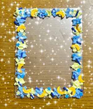 ホイップデコレーションの上に月の飾りをのせてみた