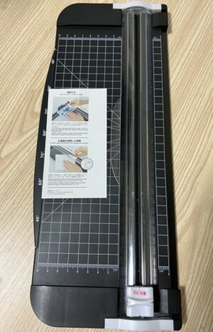 DAISOのメモリ付きカッター
