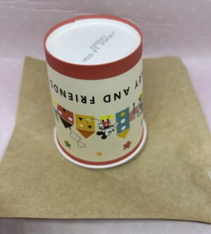 紙コップを逆さに配置